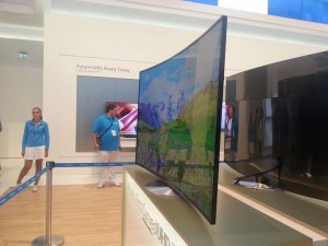 Curved-UHD-TVs-that-Aren-t-OLED-Based-381203-5